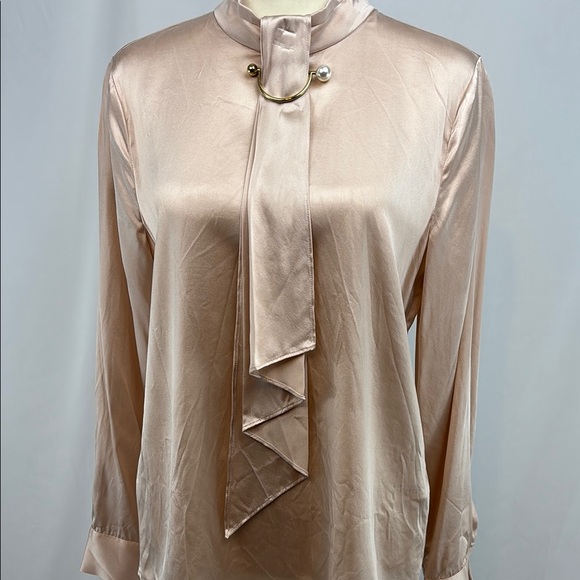 Lily Silk Blouse - Picture 2 of 6